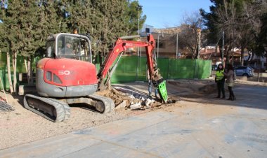 Comienzan los trabajos para cubrir una de las pistas del CEIP Ginés Díaz - San Cristóbal