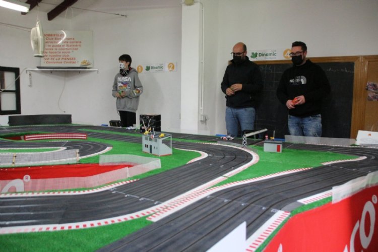 El Club de Slot de Alhama invita a sus nuevas instalaciones a los amantes del modelismo