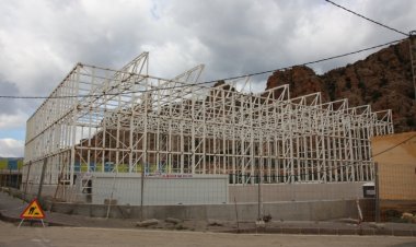 El Ayuntamiento rescinde el contrato con la empresa constructora del pabellón de El Praíco