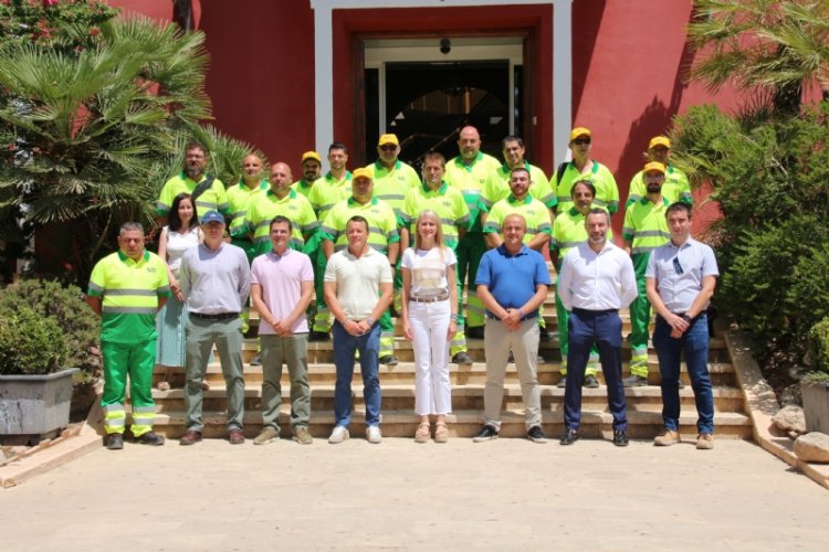 El Ayuntamiento de Alhama pone en marcha el nuevo servicio de recogida de residuos y limpieza viaria