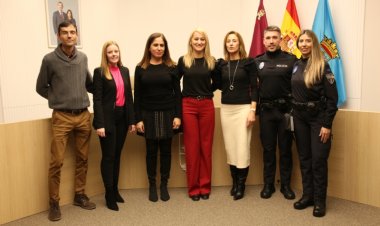 Seis trabajadores públicos toman posesión como funcionarios de carrera del Ayuntamiento