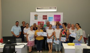 Nuestros mayores aprenden a manejar el móvil