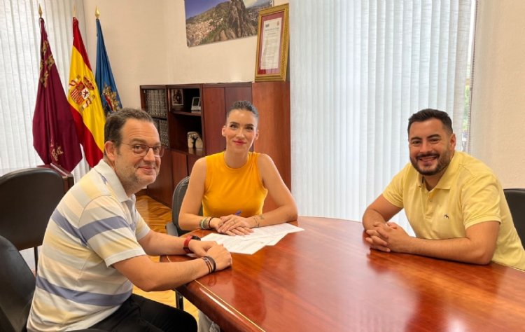 El Ayuntamiento y la Asociación de Vecinos del Barrio de Los Dolores firman un nuevo acuerdo de colaboración para organizar las fiestas del Barrio 2023