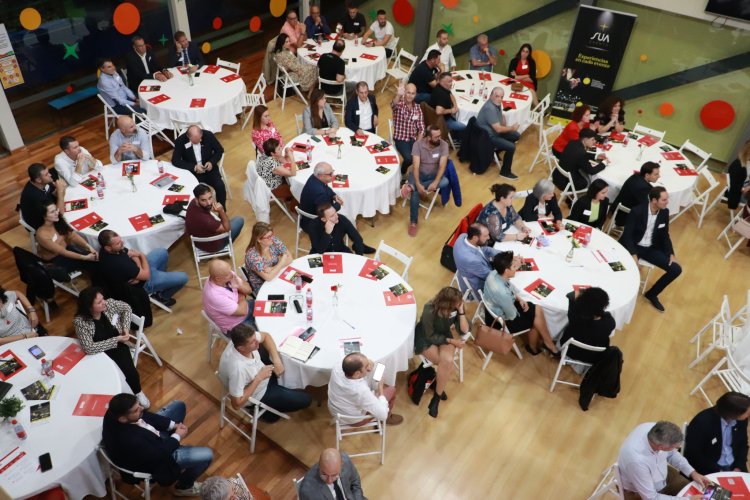 Más de 100 empresarios se reunieron en la presentación del nuevo grupo 'BNI Espuña'.