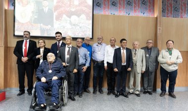 La Hermandad de la Santa Mujer Verónica clausura su centenario con una cena homenaje.