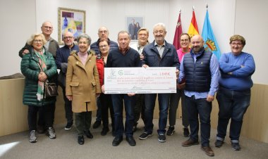 Aires de Espuña y AAF Juan Ogalla entregan 1545€ a la AECC recaudados en el Concierto de Villancicos de Navidad.