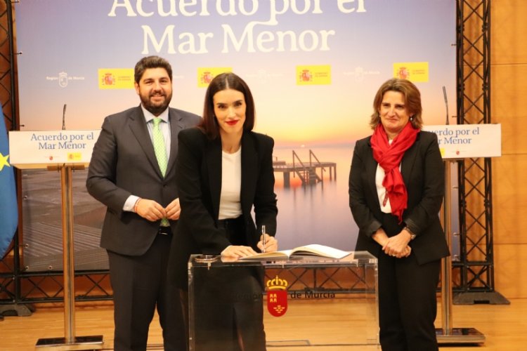La alcaldesa de Alhama de Murcia se suma al pacto interadministrativo para la recuperación del Mar Menor