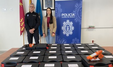 El Ayuntamiento de Alhama de Murcia refuerza la seguridad con la entrega de pistolas JPX a Policía Local