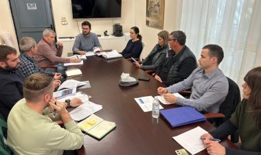 Reunión sobre las medidas de mejora en el lago ornamental de la Isla en el Condado de Alhama