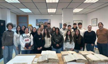Los alumnos de Bachillerato del IES Valle de Leiva visitan el Archivo Municipal