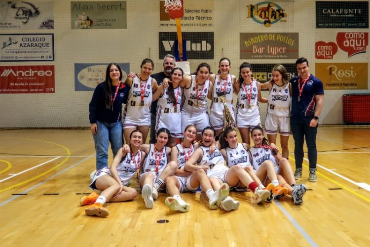 Histórica victoria del equipo femenino del Llamas C.B. Sierra Espuña: campeonas de la Liga Júnior Femenina Plata