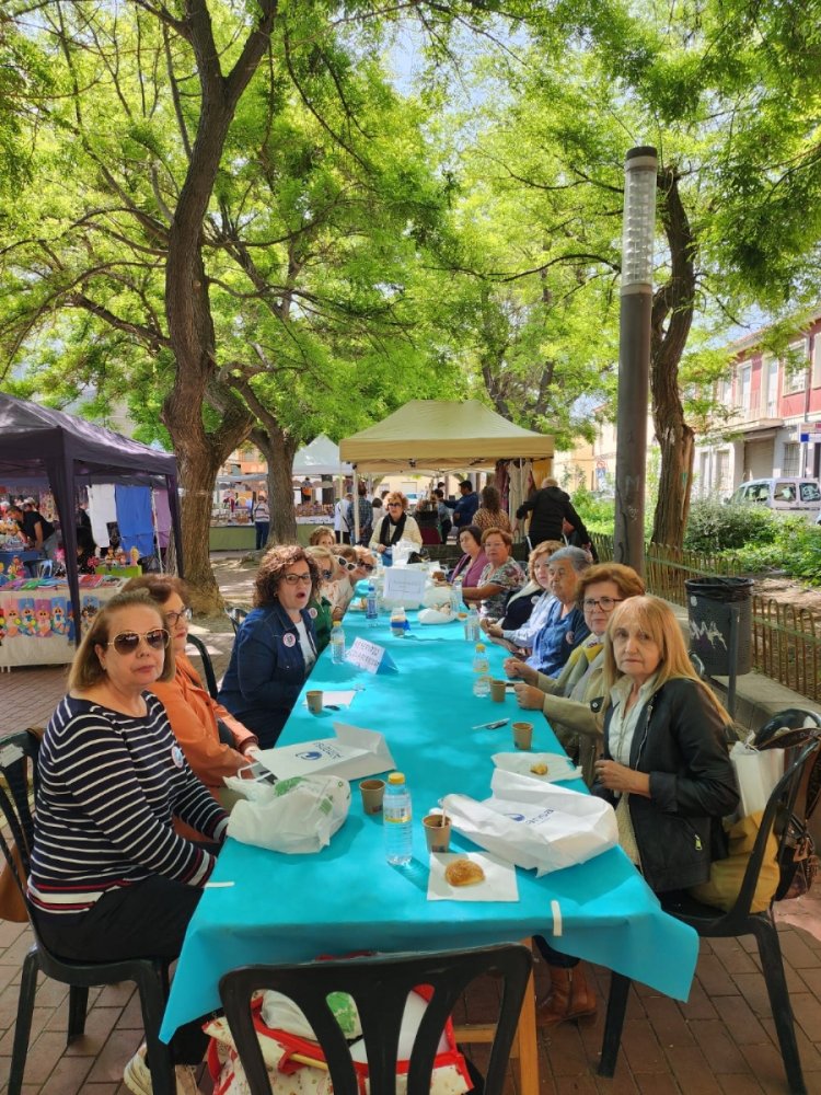 Encajeras de Alhama comparten tradición en el Encuentro de Bolillos de Almansa