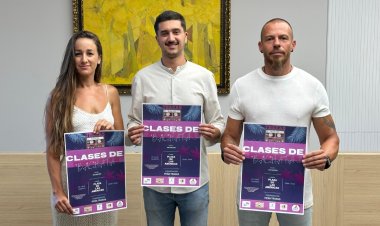 La Plaza de las Américas se llena de ritmo con las clases de bachata organizadas por la Peña Trakas