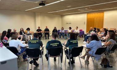 Instituciones y entidades sociales de Alhama de Murcia analizan nuevas medidas contra la violencia de género