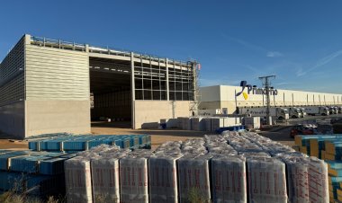 Tres empresas amplían su actividad en Alhama con nuevas inversiones industriales