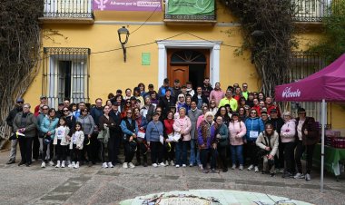 Alhama de Murcia conmemora el #8M con la inauguración de “Mujeres con Historia 2026” y la Marcha Solidaria celebrada esta mañana en la Plaza de las Américas.
