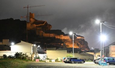 El Ayuntamiento mejora la iluminación del aparcamiento disuasorio de Los Secanos, junto a Calle El Molino