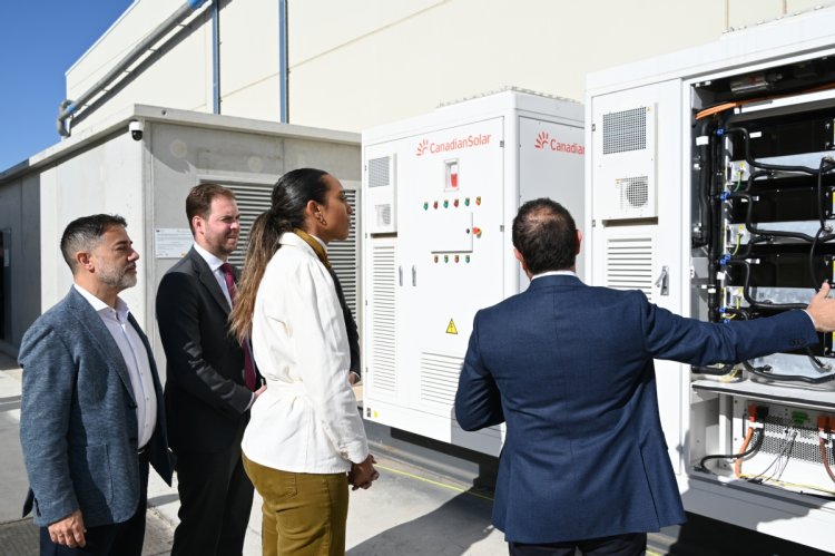 Alhama inaugura la primera nave industrial con energía solar 100% de autoconsumo