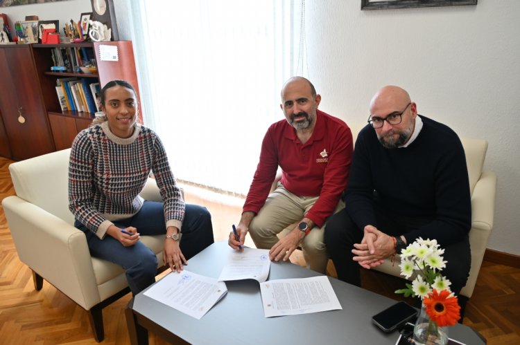 El Ayuntamiento y la Federación de Orientación de la Región de Murcia firman un convenio para el uso de instalaciones deportivas municipales