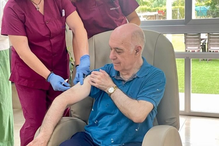 Cerca de 69.000 murcianos se vacunan de nuevo frente al neumococo para protegerse de neumonías, sepsis o meningitis