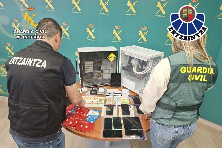 Detenidas dos personas en Alhama de Murcia por estafar cerca de 100.000 euros a un Ayuntamiento de Gipuzkoa y a una empresa murciana