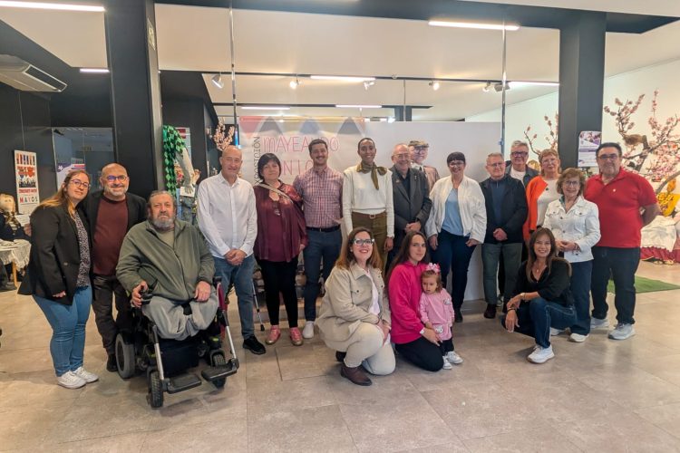 Inaugurada la exposición “Mayeando con los Corremayos Mayores”