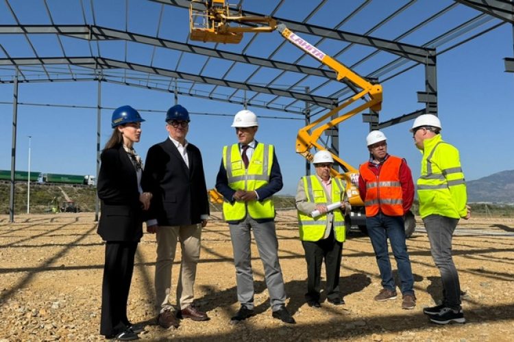 La Comunidad construye una nueva nave de conservación para reforzar el mantenimiento de las autovías de la comarca del Guadalentín en el término de Alhama de Murcia.