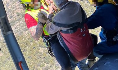 Rescatado un senderista herido en una zona de difícil acceso detrás de Las Paredes de Leiva en Alhama de Murcia