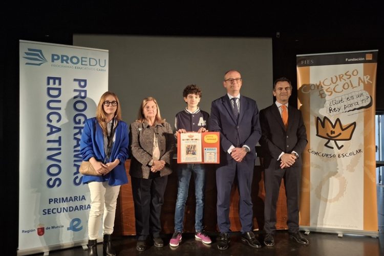 Un alumno del colegio Azaraque de Alhama de Murcia representará a la Región en el 45 concurso ‘¿Qué es un rey para ti?’