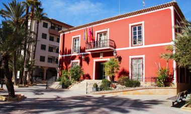 Alhama de Murcia recibirá 475.435 euros para prestar el servicio de ayuda a domicilio destinado a personas dependientes