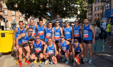 El Club Atletismo Alhama ha subido a lo más alto del pódium del ‘Campeonato de 5K de la Región de Murcia’ y se ha proclamado campeón regional de la prueba por equipos. El segundo y tercer puesto, ha estado ocupado por el Grupo Alcaraz y Club Atletismo Nogalte, respectivamente.