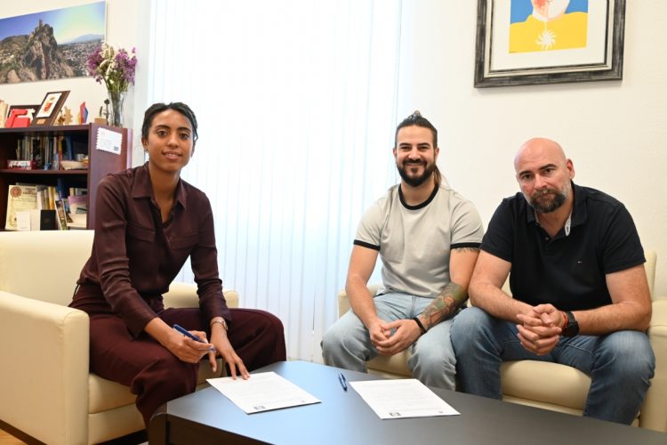 La Escuela de Fútbol Alhama fortalece su actividad con un nuevo convenio municipal