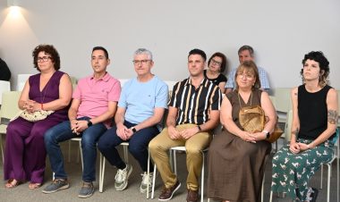 Dos empleados municipales toman posesión como funcionarios de carrera y cuatro interinos superan su periodo de prácticas