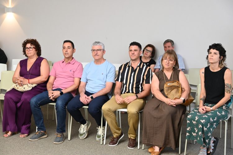 Dos empleados municipales toman posesión como funcionarios de carrera y cuatro interinos superan su periodo de prácticas