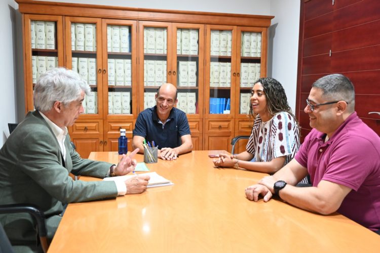 El Ayuntamiento de Alhama de Murcia formaliza la escritura de las antiguas oficinas de Polaris World tras un complejo proceso judicial para saldar deudas tributarias.