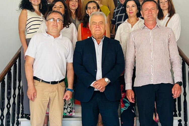 El Territorio Sierra Espuña recibe a los socios europeos del proyecto InterACT Green para avanzar en la gestión sostenible de los espacios verdes periurbanos.