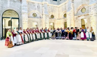 El Grupo Folklórico Villa de Alhama pone el broche de oro a su participación en Burgos con una emotiva clausura