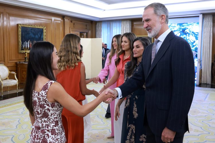 El pasado 17 de julio, la alhameña Sofía Pagán Ortigas tuvo el honor de ser recibida por la Familia Real en una audiencia celebrada en el Palacio de la Zarzuela, junto a sus compañeros de la promoción 2026-2028 de Colegios del Mundo Unido (UWC).