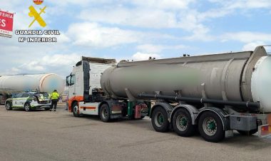 La Guardia Civil investiga a un camionero de mercancías peligrosas que sextuplicaba la tasa máxima de alcohol