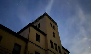 La rápida movilización de los servicios de emergencia permite extinguir un incendio en el antiguo sanatorio de Sierra Espuña