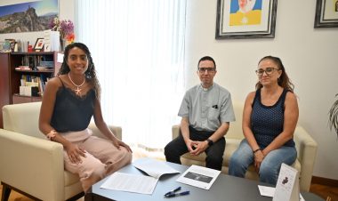 El Ayuntamiento renueva su convenio de colaboración con Cáritas Interparroquial para apoyar sus programas sociales