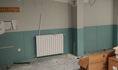  IES VALLE DE LEIVA (Alhama). Después de tres años, un mes y veinte días de funcionamiento del nuevo Valle de Leiva, por fin podemos disponer de un sistema de aire acondicionado, tan necesario en estas latitudes.