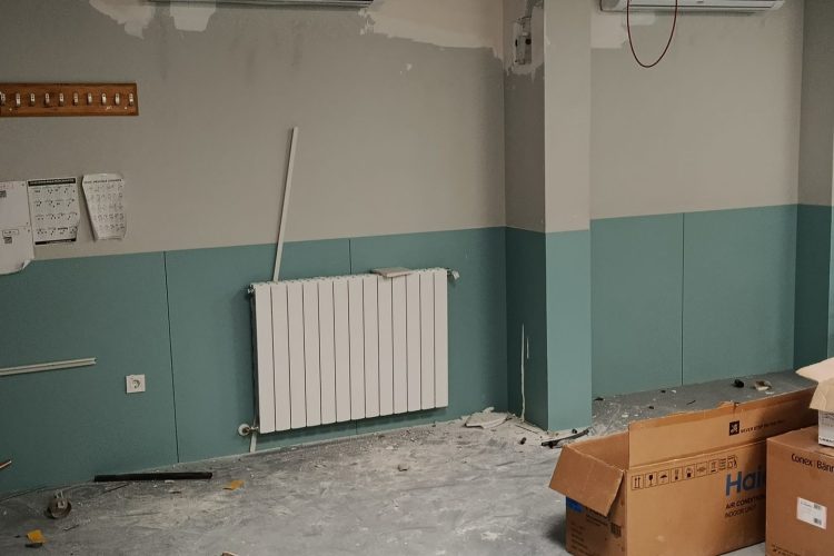  IES VALLE DE LEIVA (Alhama). Después de tres años, un mes y veinte días de funcionamiento del nuevo Valle de Leiva, por fin podemos disponer de un sistema de aire acondicionado, tan necesario en estas latitudes.