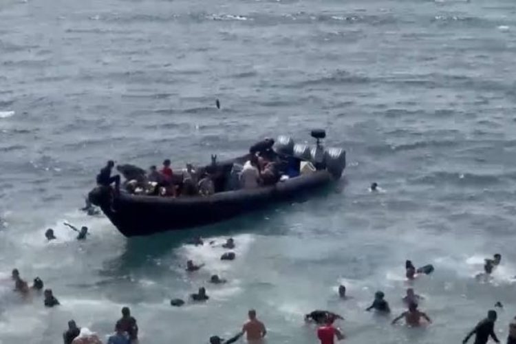 La llegada de una patera a Cartagena termina con el hallazgo de un fallecido